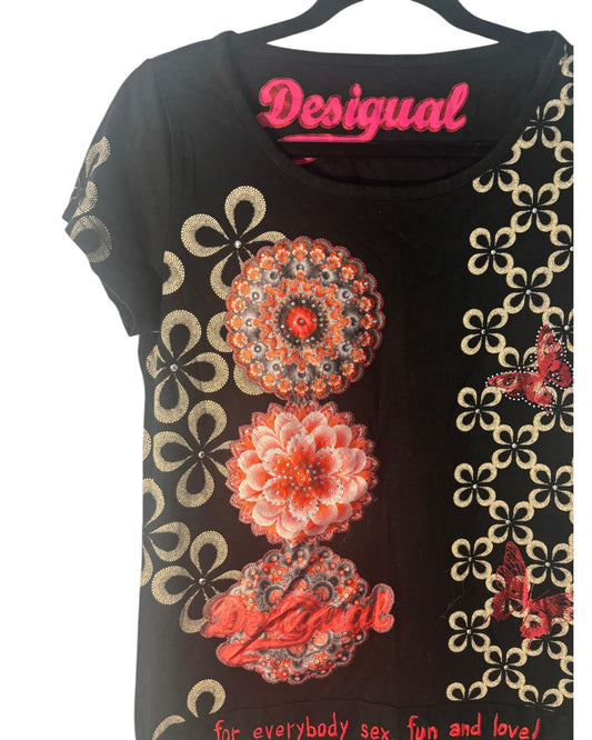 Haut marque desigual
