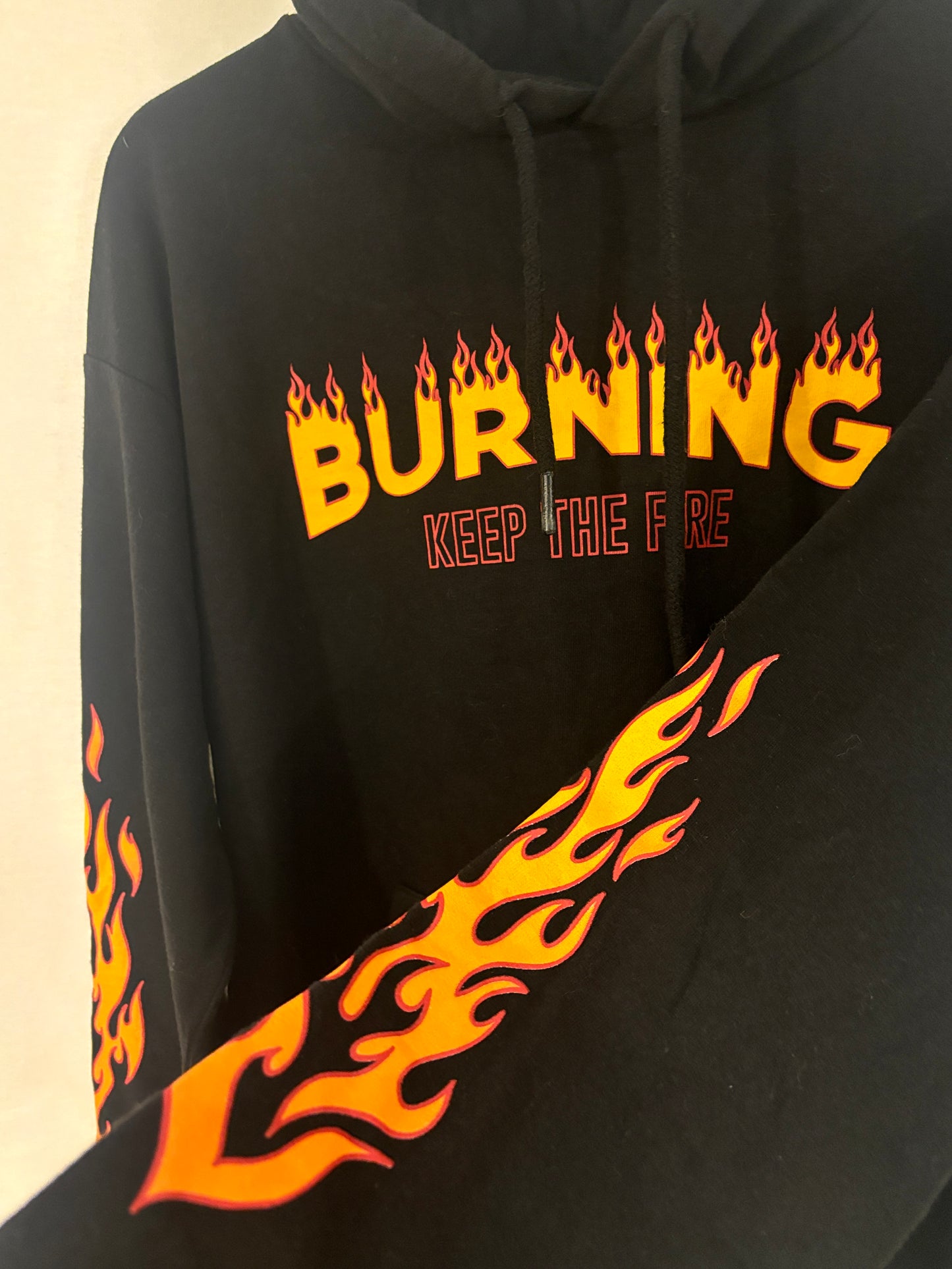 Sweat à Capuche Noir - Taille M/S - Le Basique Ultime en Très Bon État