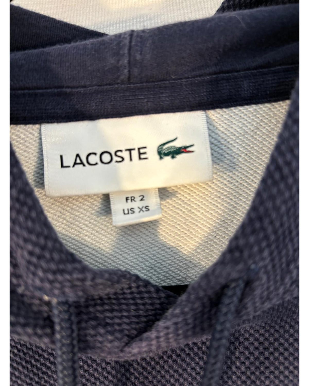Sweat Lacoste bleu et blanc – taille XS – seconde main femme – photo 3