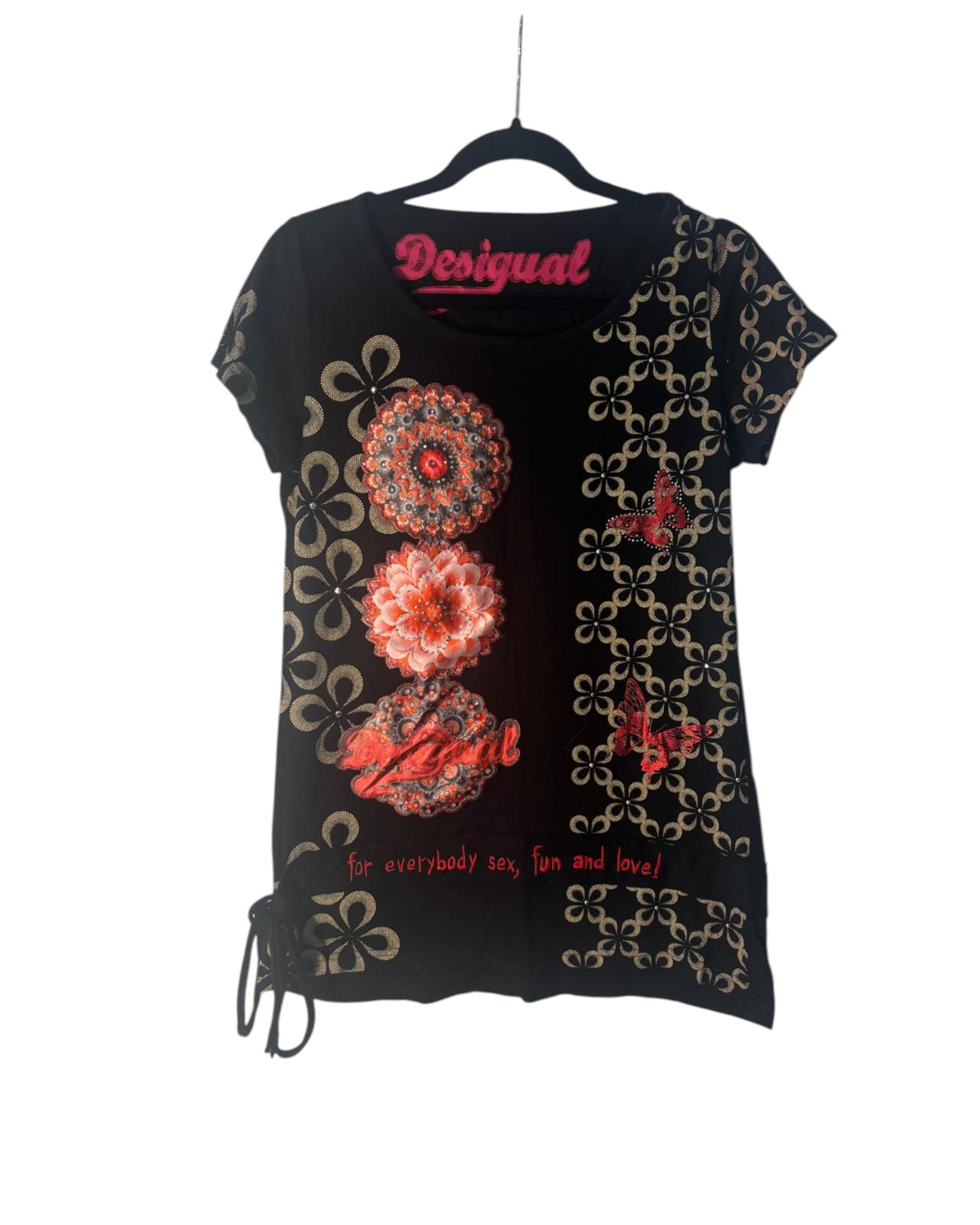 Haut marque desigual