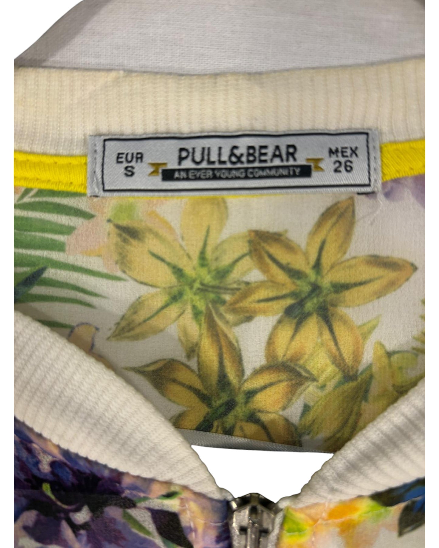 Veste légère florale marque  Pull&Bear