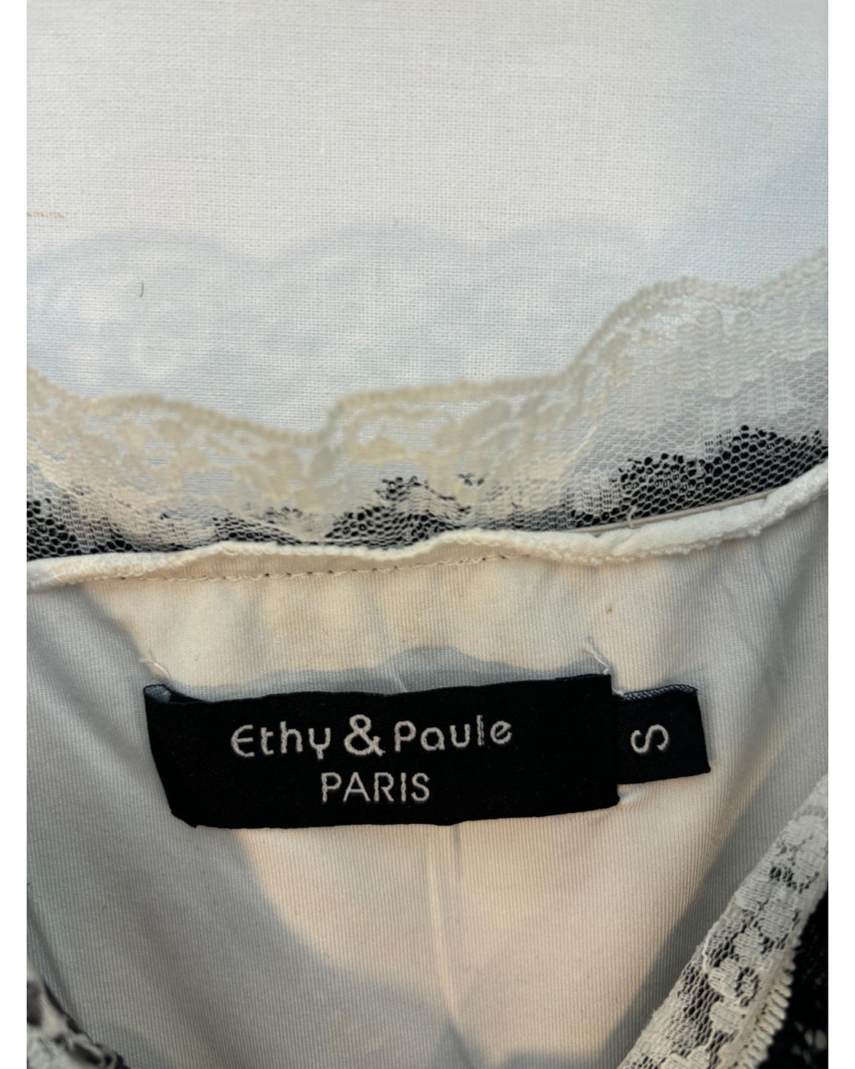 Robe dentelle Ethy&Paul noir et blanc – taille S/M – seconde main femme – photo 2