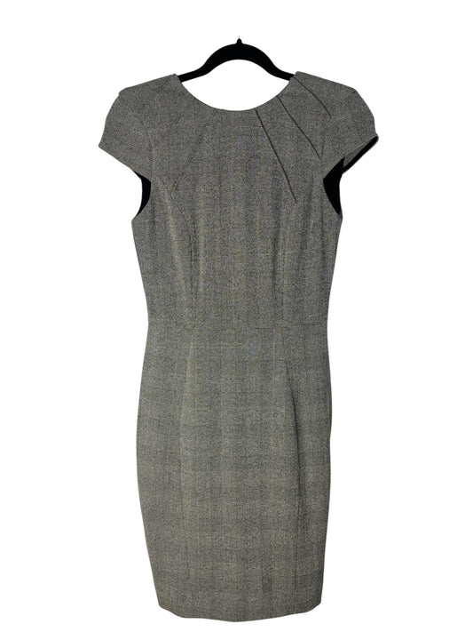 Robe courte ajustée